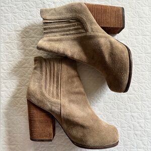 Jeffrey Campbell brown suede booties size 8.5